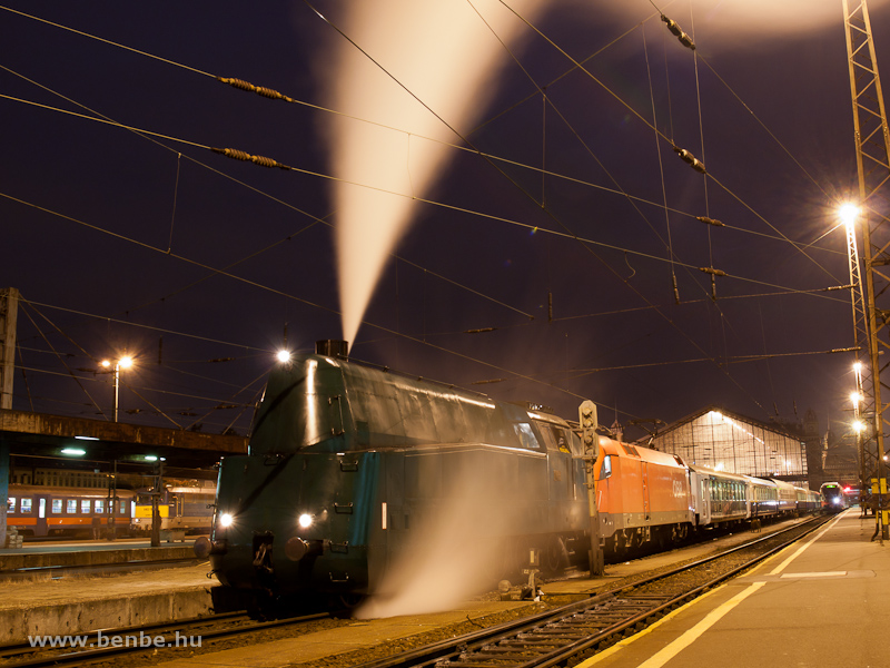 The charter train of MV Nosztalgia kft. from Budapest to Heizhaus Strasshof with the BB 1116 011-6 as hauling locomotive and MV 242,001 as helper photo