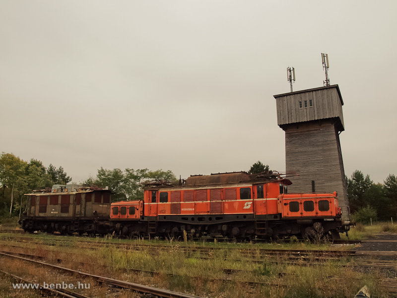 The BB 1020 038-9 and 1145 009-5 at Strasshof photo