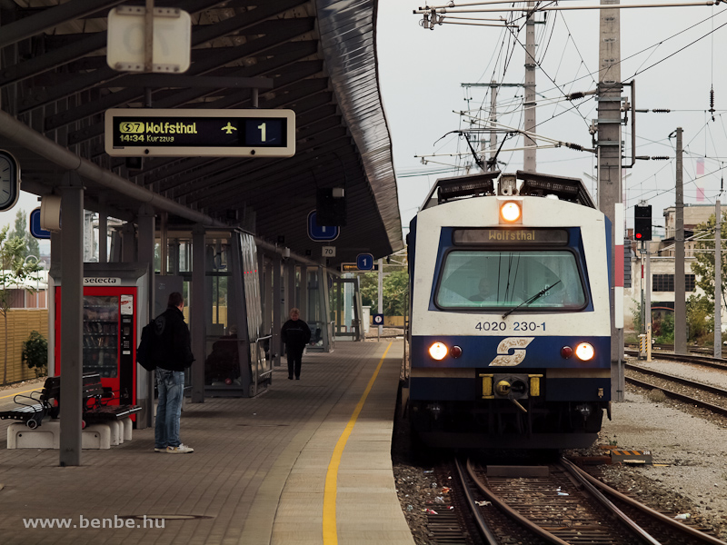 The BB 4020 230-1 with an S7 train to Wolfsthal at Schwechat station photo