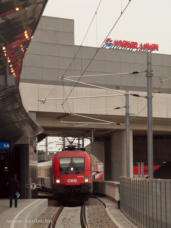 Az ÖBB 1116 011-6 érkezik a fotó