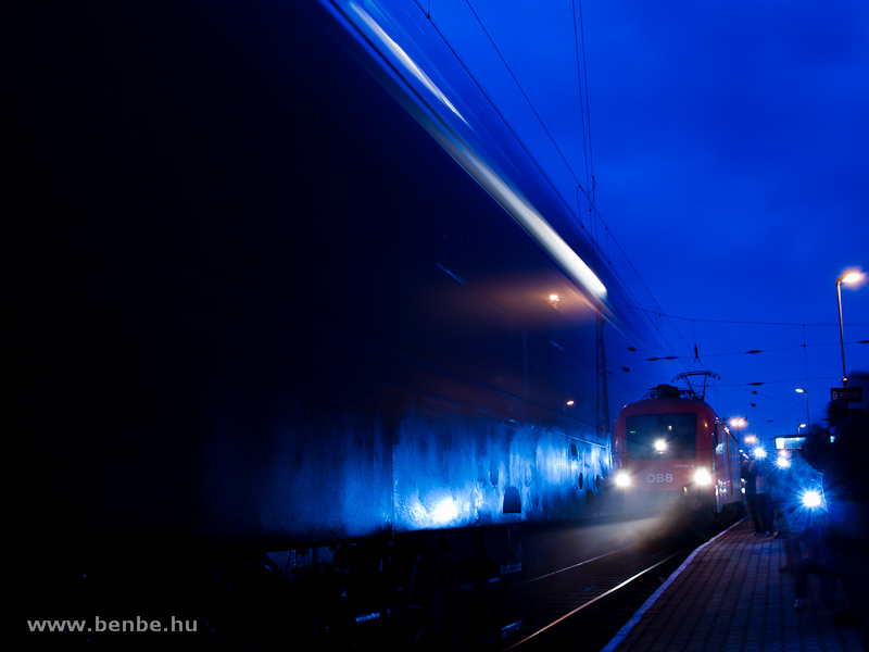 The BB 1116 011-6 at Hegyeshalom station in the blue hour photo