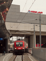 The charter train of MÁV Nosztalgia kft. is arriving at Wien Stadlau