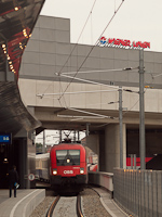 Az ÖBB 1116 011-6 érkezik a MÁV Nosztalgia kft. élményvonatával Stadlauba