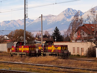 A ŽSCS 731 034-5 s a 731 051-9 vrakozik feladatra a poprdi fűtőhznl