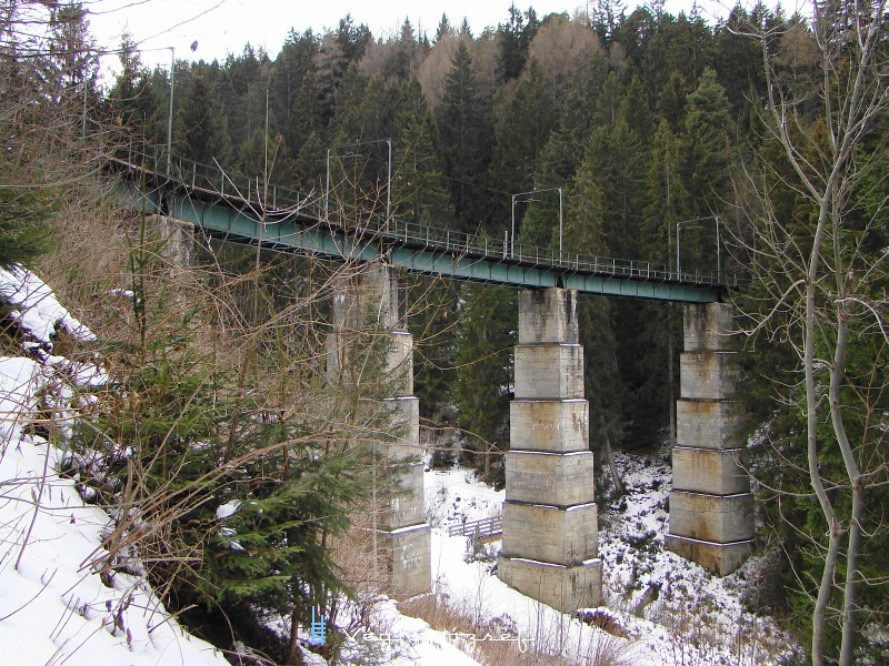 A Mhlgraben Viadukt a maga 109 mteres hosszval s hrom kilmterrel arrbb lvő Kreither Viadukt( 110m) a legnagyobb vlgyhidak a vonalon fot