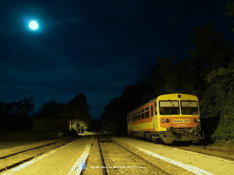 The Bzmot 215 at Szilvsvrad station photo