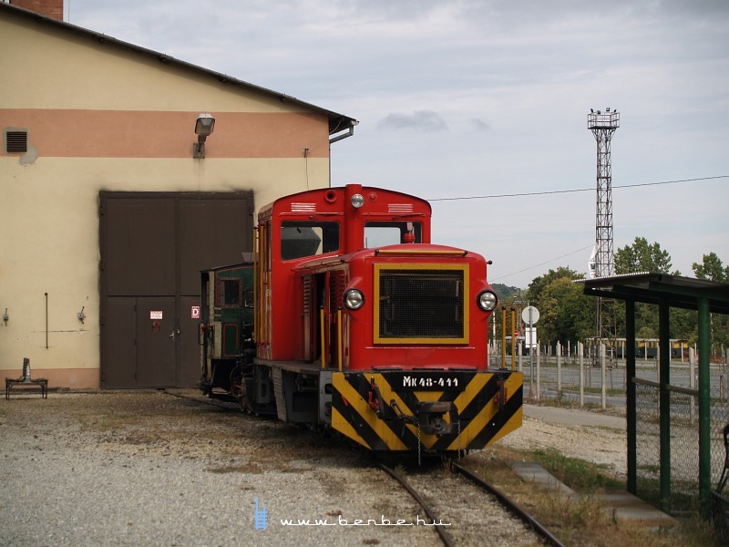 The ex-Gyöngyös locomotive Mk48-411 at Szilvásvárad, now repainted photo