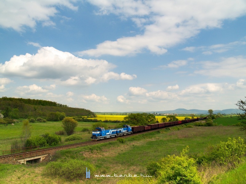 The 736 007-6 and 736 014-2 between Holisa and Lucenec photo