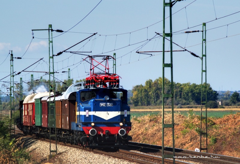 The V42 527 between Hort-Csny and Vmosgyrk photo