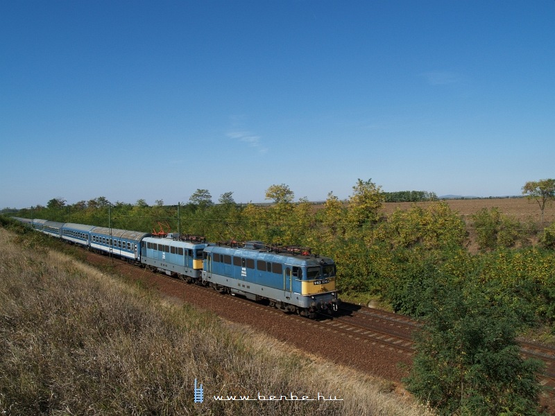 The V43s 1043 and 1030 between Hort-Csny and Vmosgyrk photo