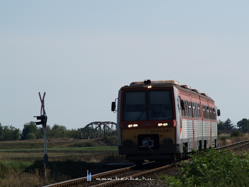 6341 016-1 a jszdzsai Tarna-hdnl fot