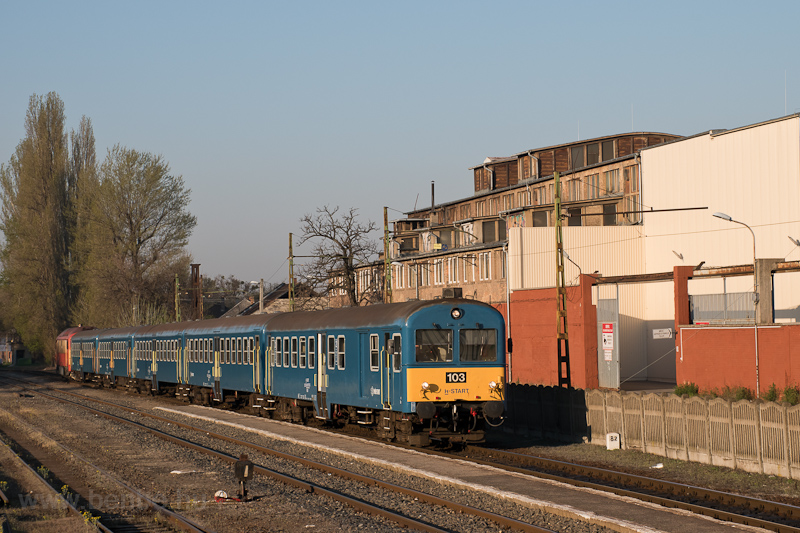 The BDt 103 pushed by a class M41 locomotive photo