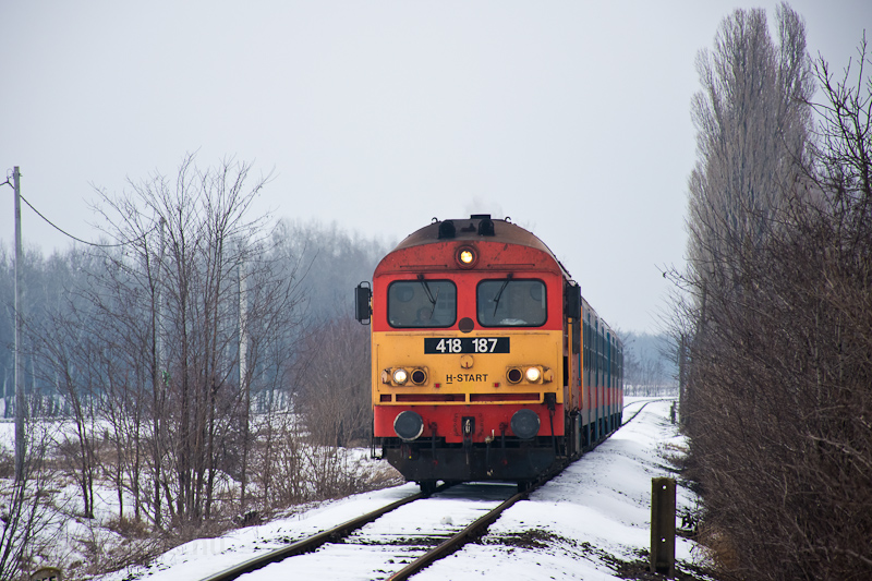 The MV-START 418 187 seen between csa and csai szőlők photo