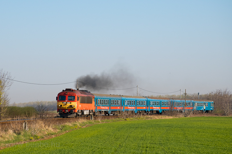 The MV-START 418 149 seen between Felsőpakony and csa with a large diesel smoke photo