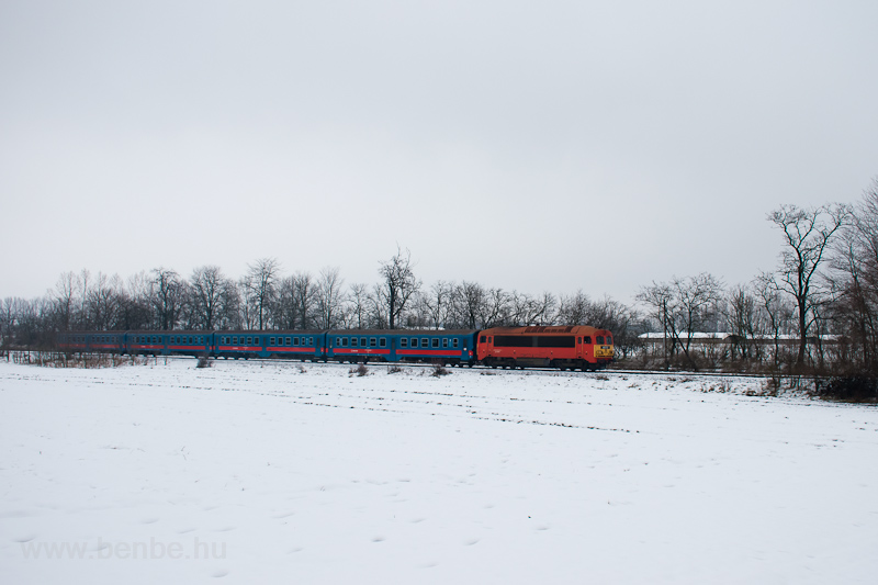 The MV-START 418 157 seen between csa and csai szőlők photo