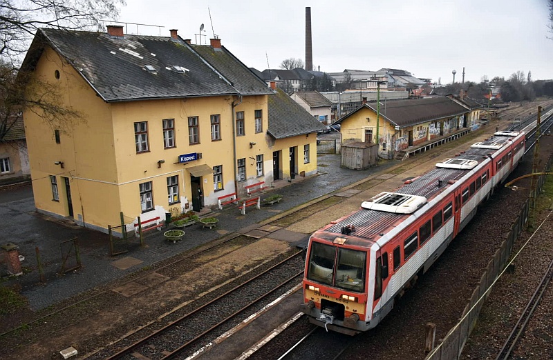 The MV-START 416 012 seen at Kispest station photo