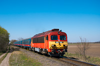 The MÁV-START 418 149 seen between Örkény and Táborfalva