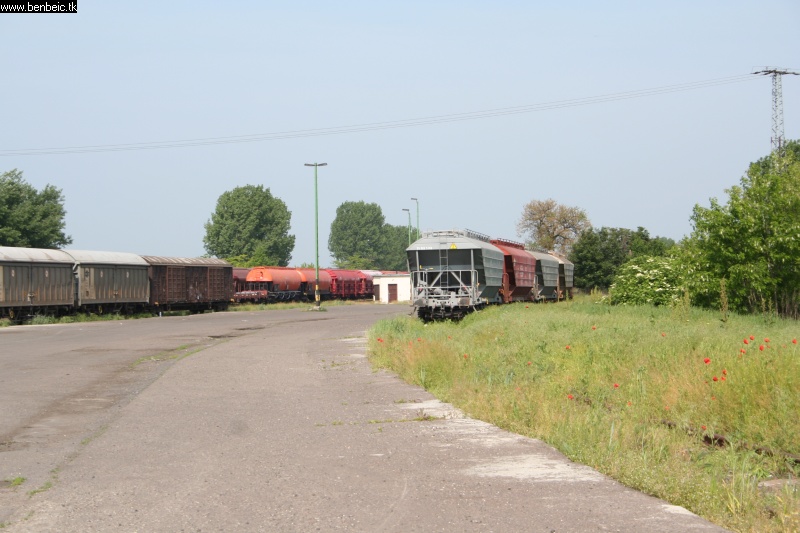 A nylt rakod krl is rengeteg a kocsi fot