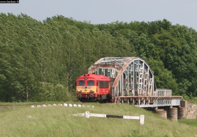 kép M41 2174 a Berettyó hídján fotó