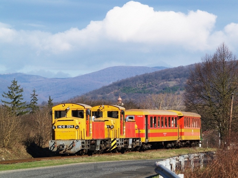 The Mk48 2014 helping the Mk48 2031 between Szokolya and Hrtkt photo