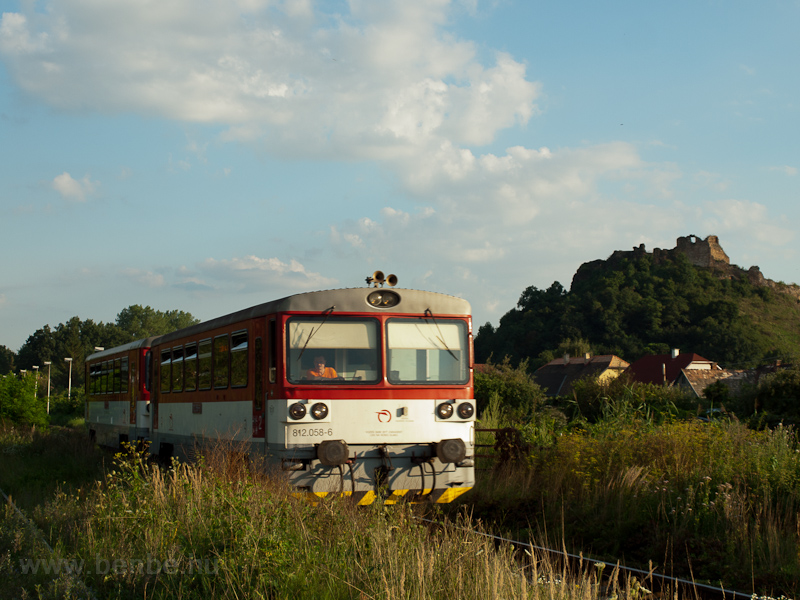 A ŽSSK 812 058-6 Flek megll megllhelyen fot