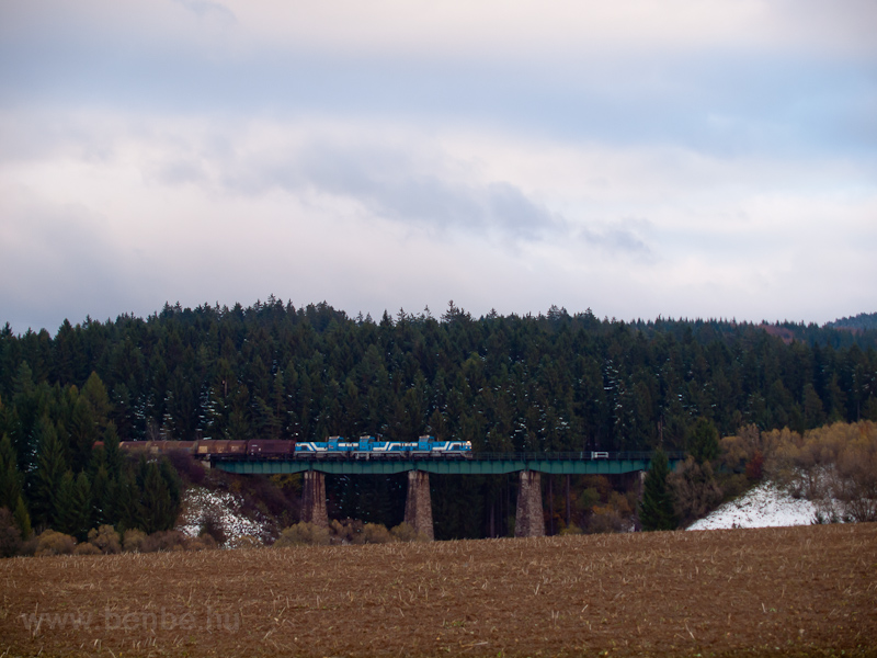 Three unidentified ŽSSKC 736s  seen hauling a freight train between Čremošn and Horn Štubňa obec photo