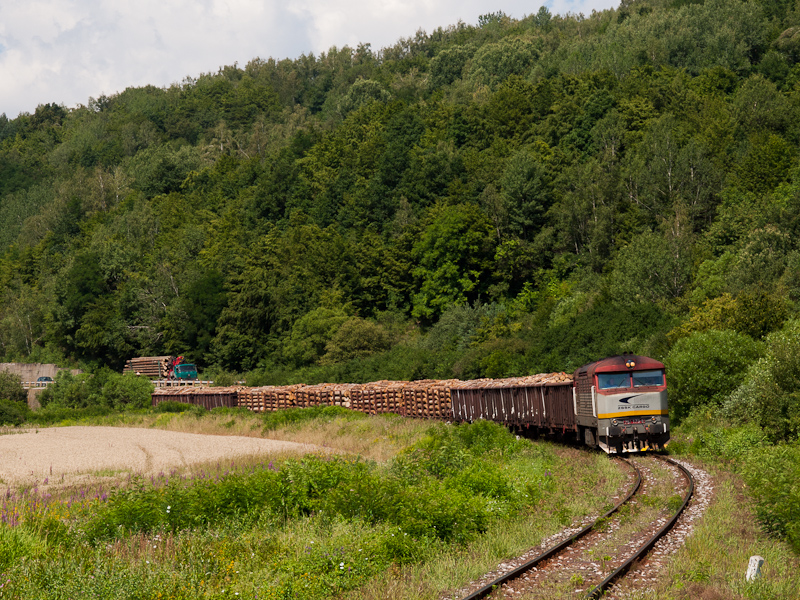 The ŽSSK 751 173-6 seen between Henckovce and Gemerska Poloma photo