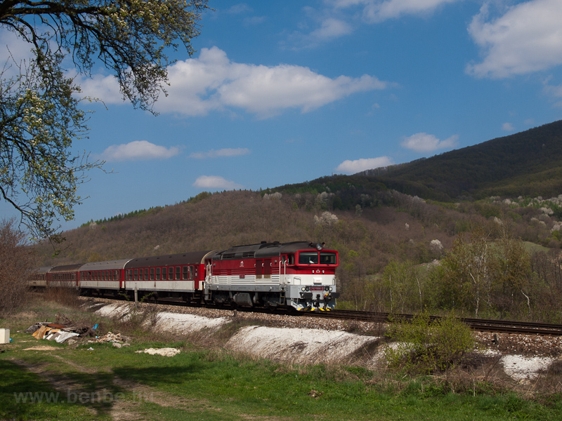 The ŽSSK 757 006-2 seen between Pla and Mytna photo