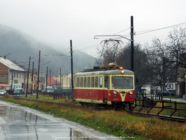 A trencsnteplici keskennyomkz villamos nosztalgiakocsija Hlak utcin fot