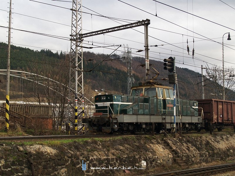 The ZSCS shunter 110 021-3 "Ironer" at Zsolna (Zilina) photo