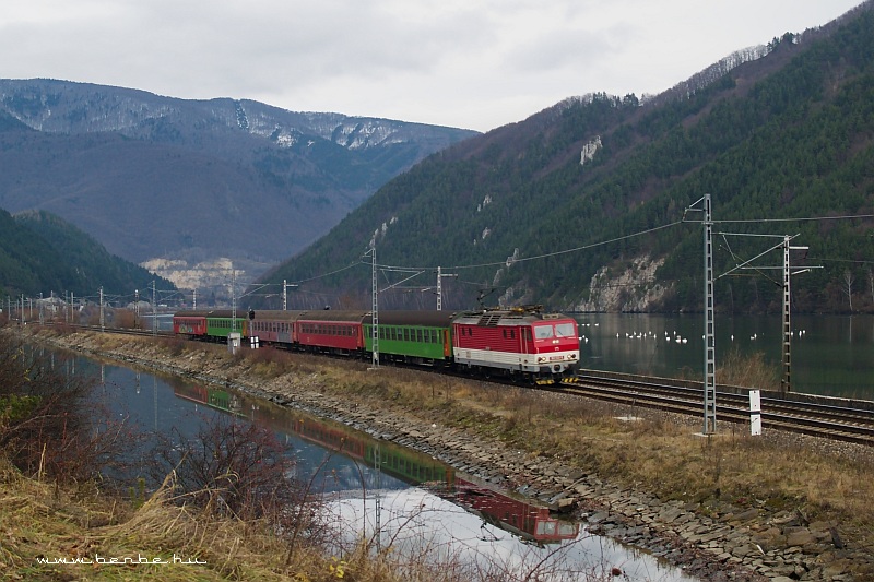 Fast train with 162 122-5 train at Kerpelny (Krpel any) photo