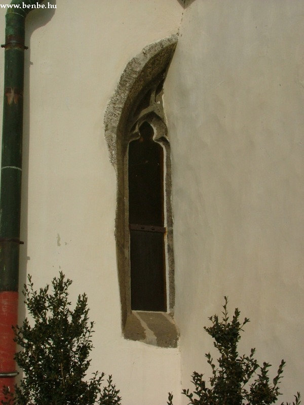 A gyngyspatai templom egy ablaka fot