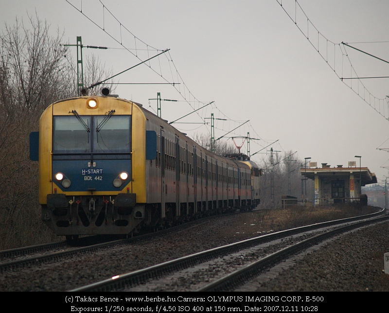 Egy személyvonat BDt 442-ve fotó