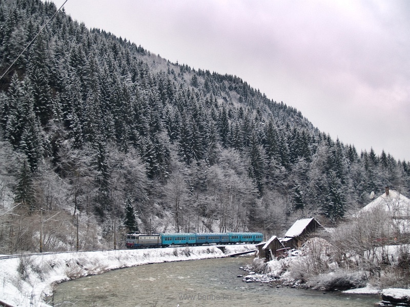 The CFR 40-0295-2 between Palotailva (Lunca Bradului, Romania) and Gődenygra (Stanceni Neagra, Romania) in the Maros-gorge photo