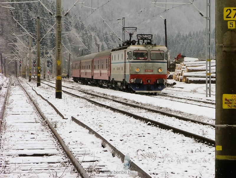 A CFR 40-0801-7 plyaszm ASEA a Marosvsrhely-Galaci gyorsvonattal Palotailvn (Lunca Bradului, Romnia) fot