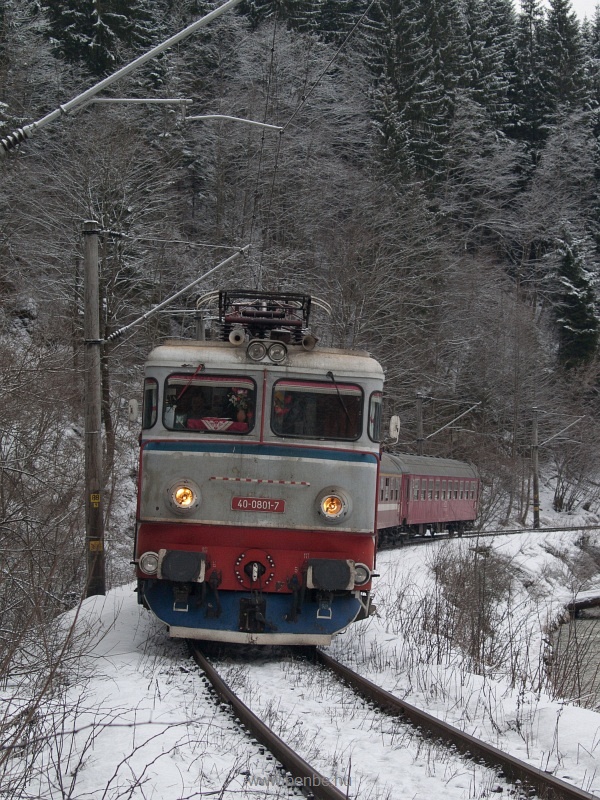 A CFR 40-0801-7 plyaszm ASEA a Marosvsrhely-Galaci gyorsvonattal Palotailvnl (Lunca Bradului, Romnia) fot