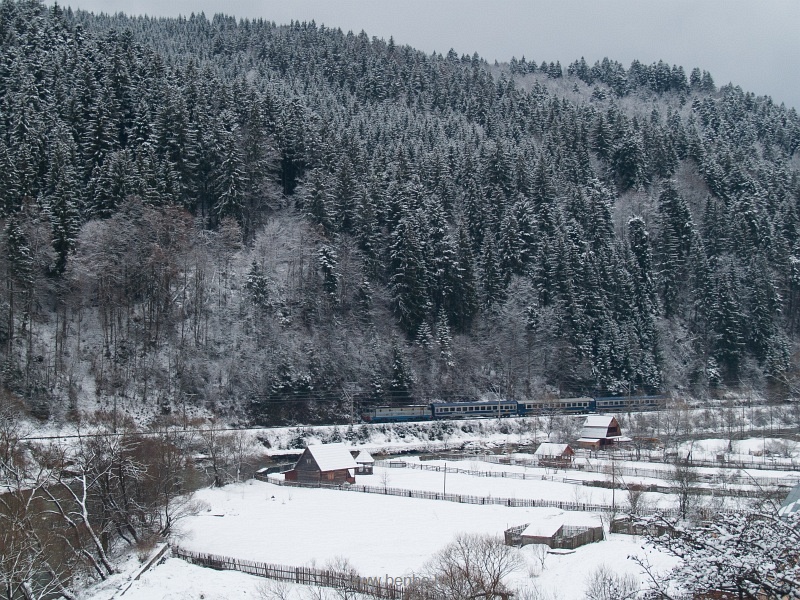 The Targu Mures - Bucuresti Nord IC Petru Maior with an ASEA at Lunca Bradului photo