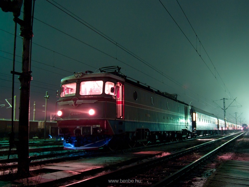 The CFR 40-0369-5 six-axle ASEA-license locomotive at Dda (Deda, Romania) photo