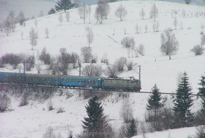 A CFR 40-0857-9 Oltfő (Izvorul Olt) s Marosfő llomsok kztt fot