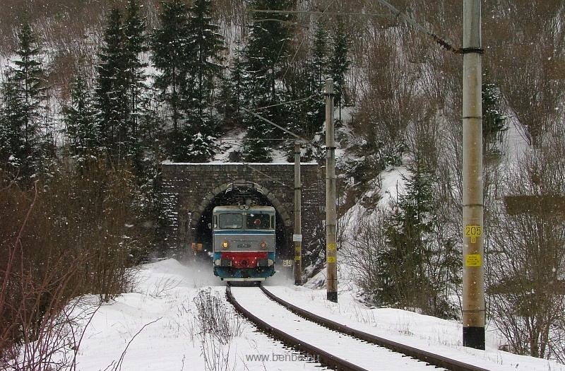 A CFR 40-0857-9 Oltfő (Izvorul Olt) s Marosfő llomsok kztt fot