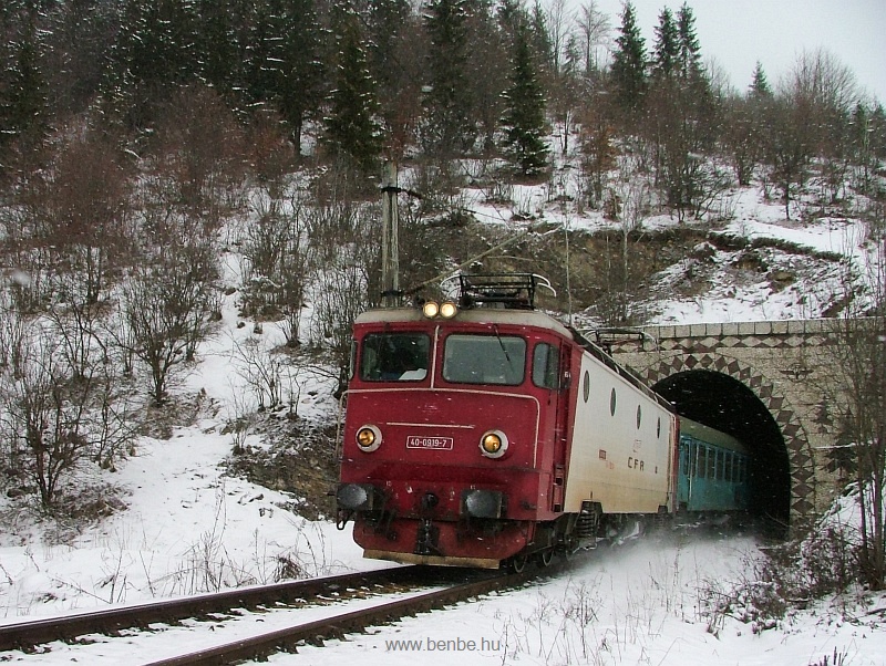 The CFR 40-0919-7 between Izvoru Muresului and Izvorul Olt photo