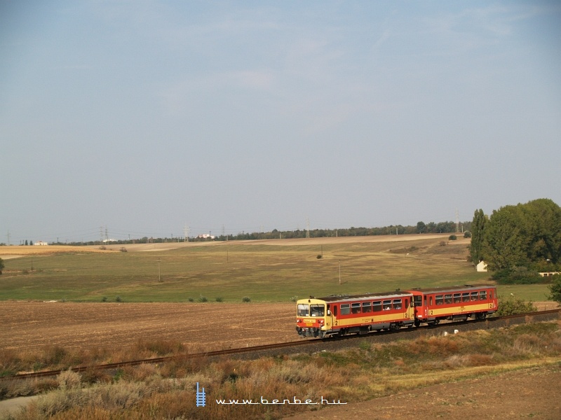 The Bzmot 327 between Dunajvros and jvenyim photo