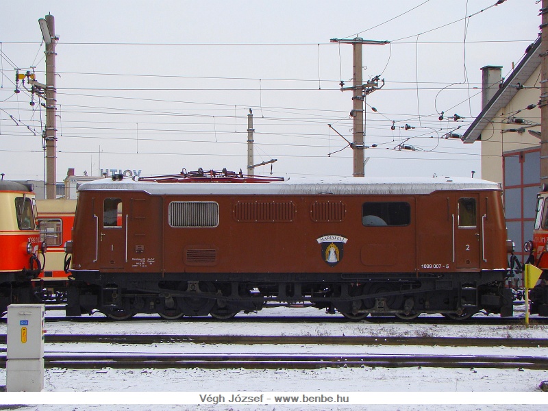 The tscherbar express locomotive 1099 007-5  photo