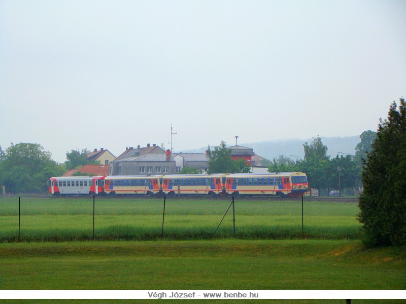 Once a day 5047 railcars formed a quadraple set with two cars from Hainfeld and two from St. Aegyd photo