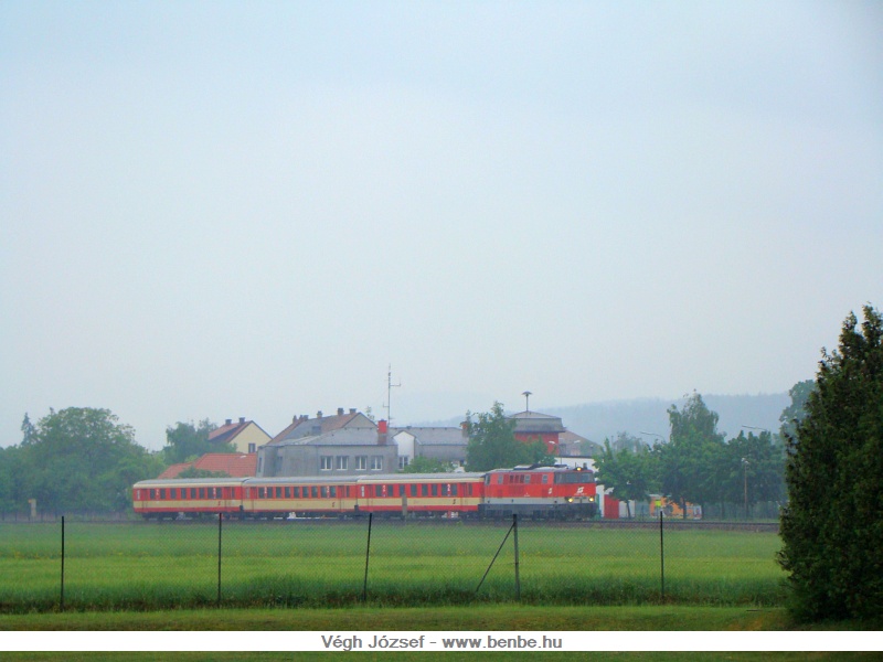 The Radtramper Traisental train with an BB 2143 near Wrth photo