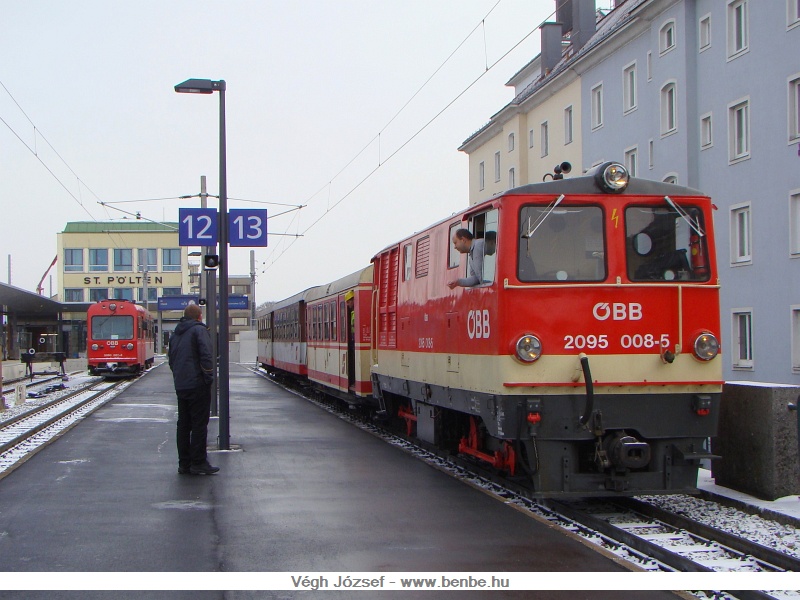 The BB 2095 008-5 at the St. Plten main station's narrow gauge part photo
