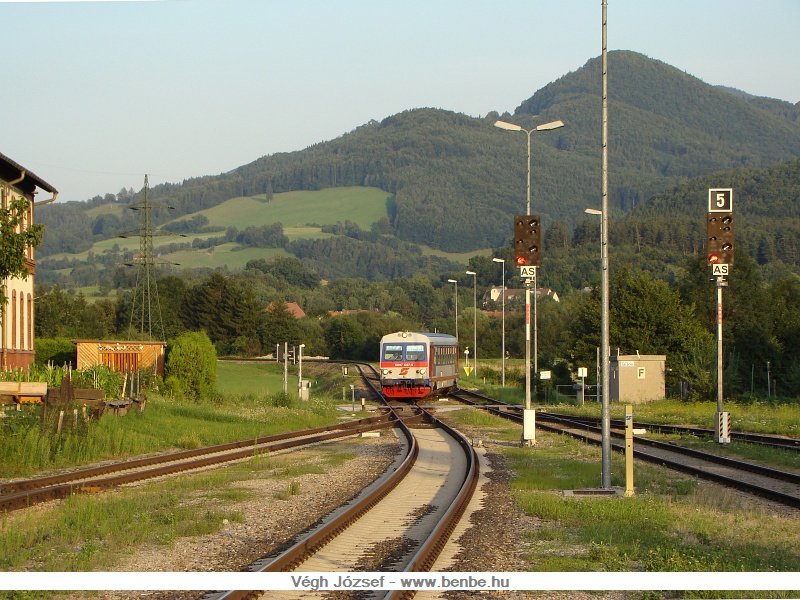 St. Aegyd am Neuwald felől rkezik egy szemlyvonat (5047 037-6) fot