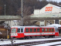 An ÖBB 5090 015-8 railcar at St. Pölten Alpenbahnhof