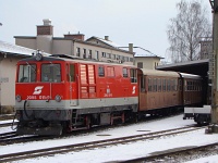 The ÖBB 2095 011-9 shunting with the cars repainted brown for historic trains at St. Pölten Alpenbahnhof