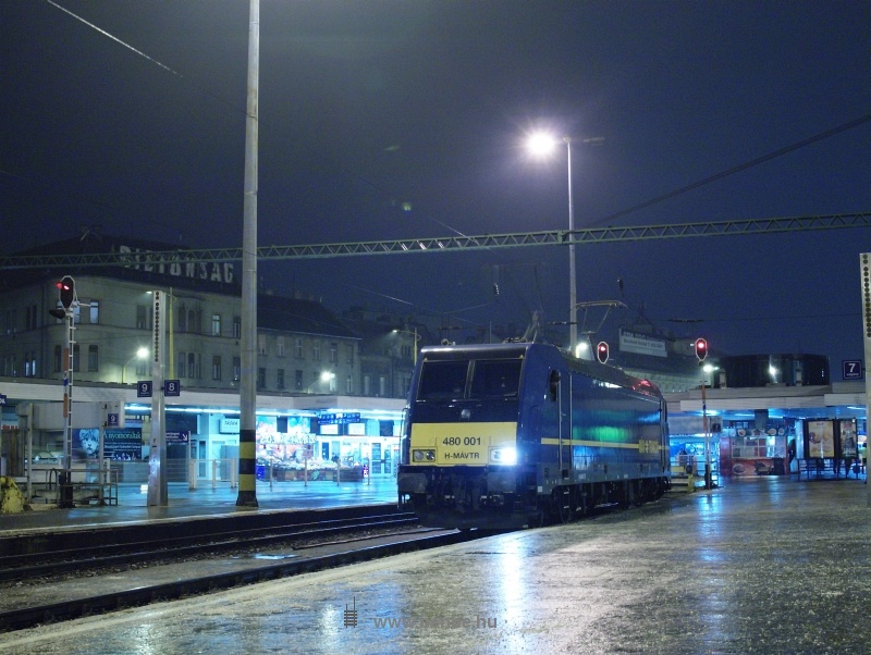 A MV-Trakci 480 001-0 plyaszm Bombardier TRAXX mozdonya a Citadella gyorsvonattal Budapest-Dli plyaudvaron fot